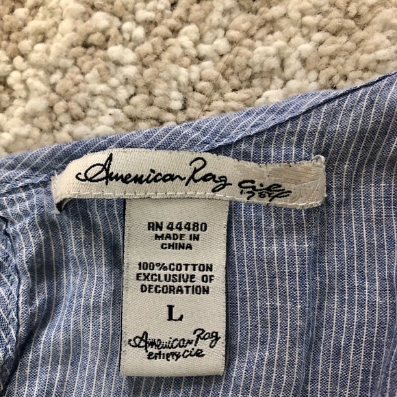 Boho Top with Eyelet Hem 🥰 - Picture 4 of 4